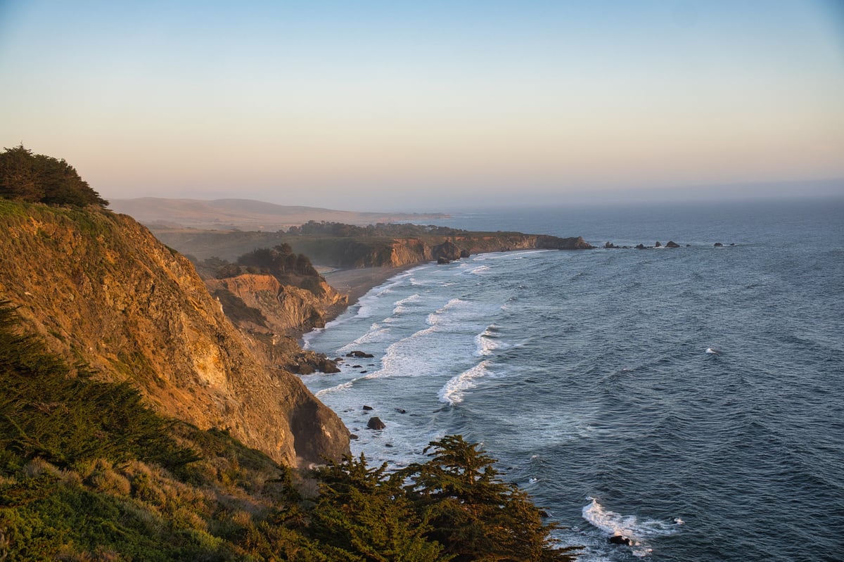 Evening atmosphere on the west coast of California. Wonderful coastline with cliffs and the Pacific Ocean.